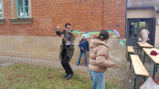 Spaß mit Pfarrer Schnurrenberger beim Gemeindefest 2024